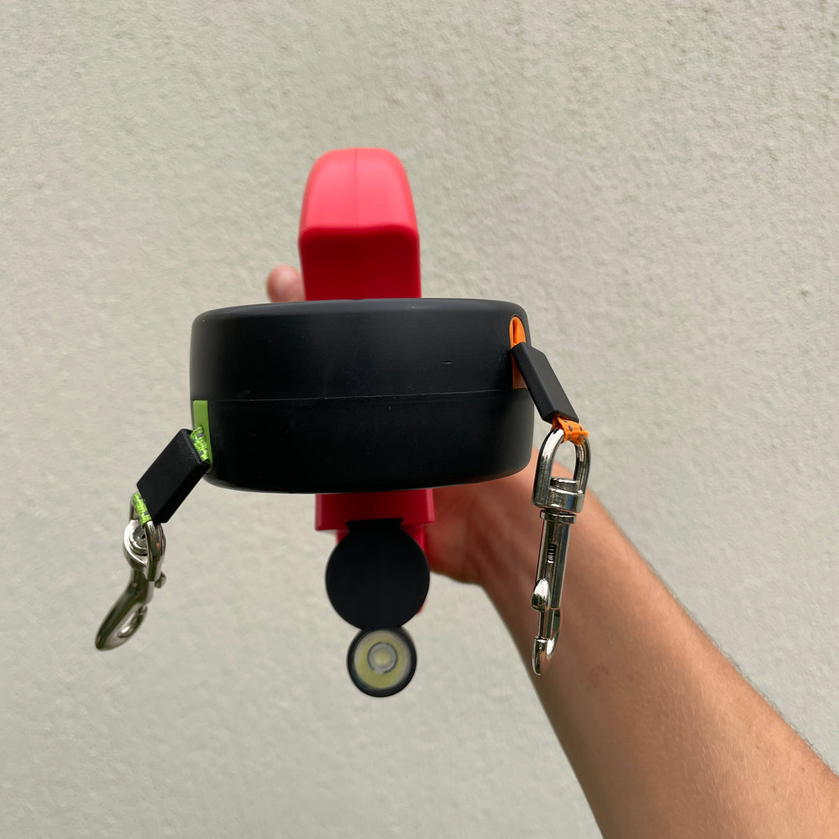 Double Laisse PawVolt™ — Anti-Nœuds 360° avec LED & Porte-Sacs pour 2 Chiens