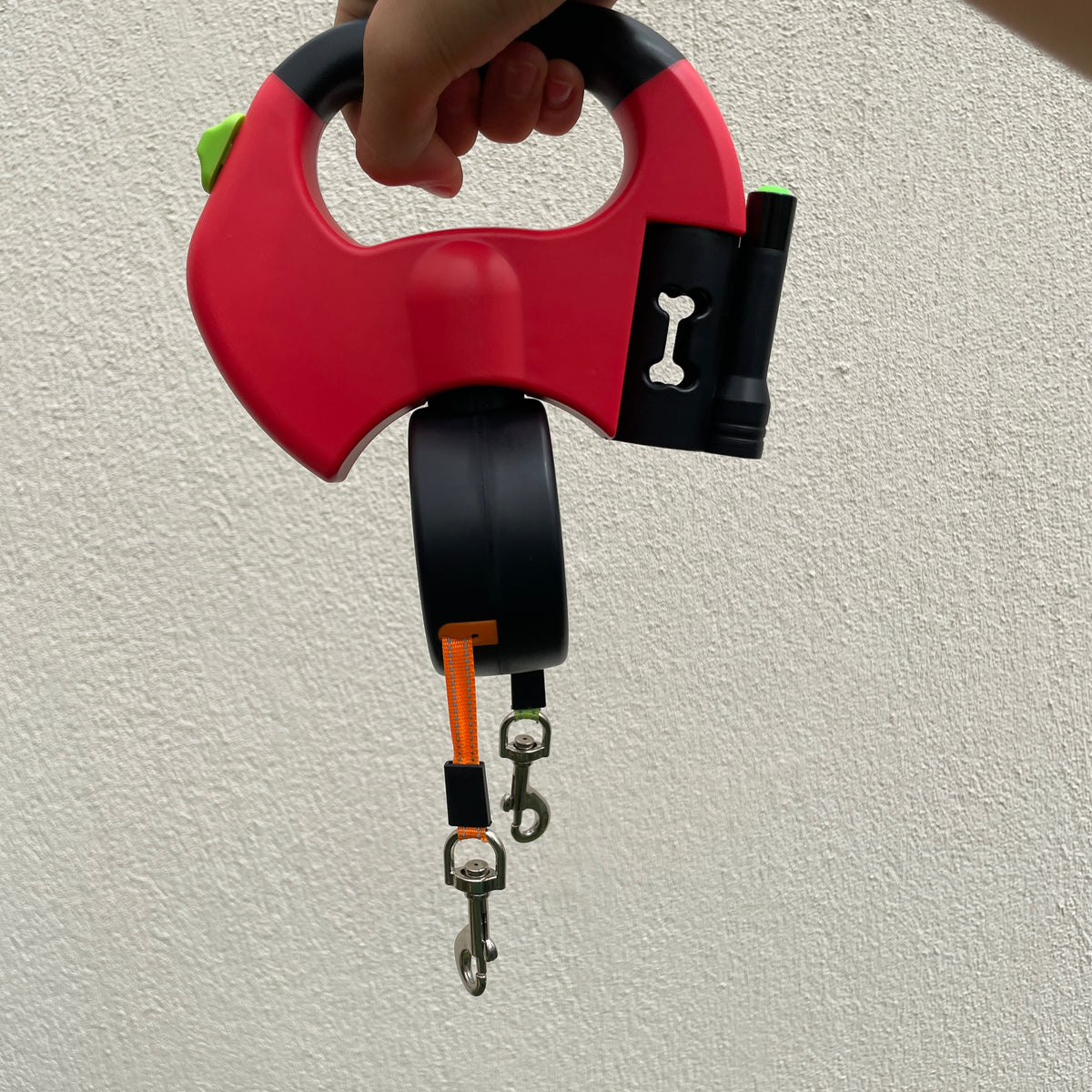 Double Laisse PawVolt™ — Anti-Nœuds 360° avec LED & Porte-Sacs pour 2 Chiens